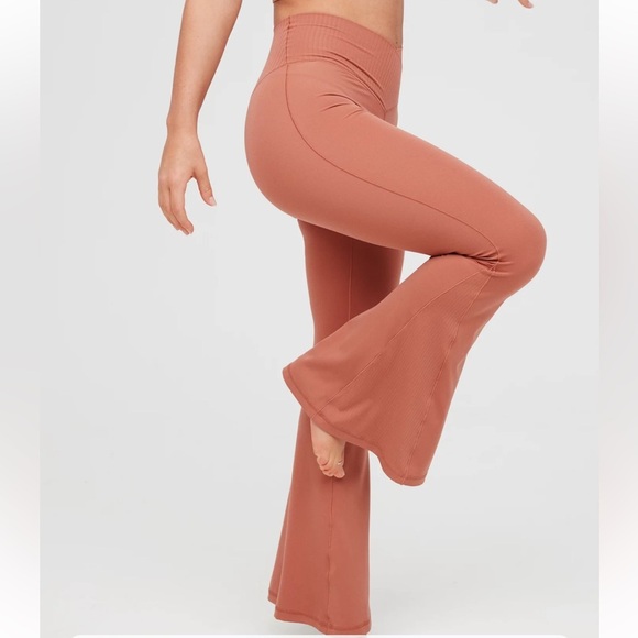 OFFLINE By Aerie Real Me High Waisted Crossover Flare Leggings let’s mauve S - Picture 1 of 4